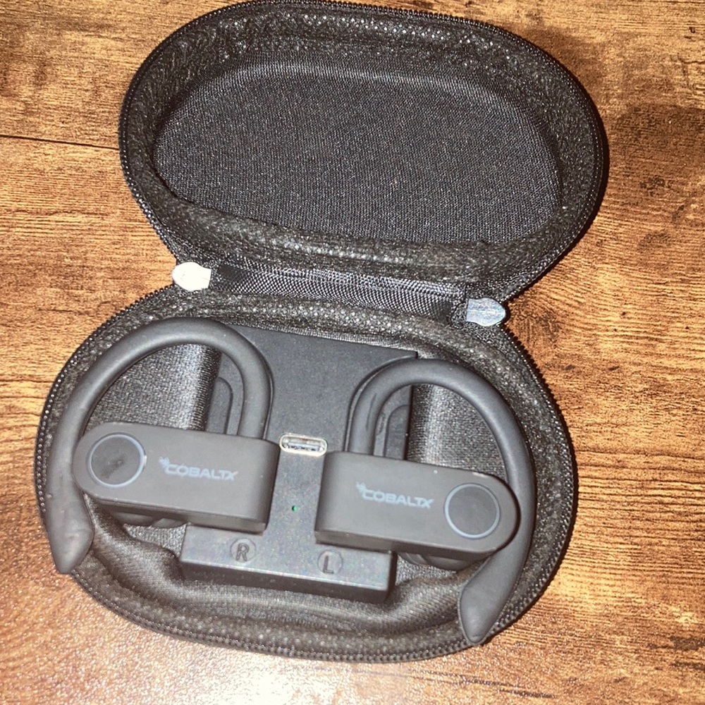 Cobalt earbuds